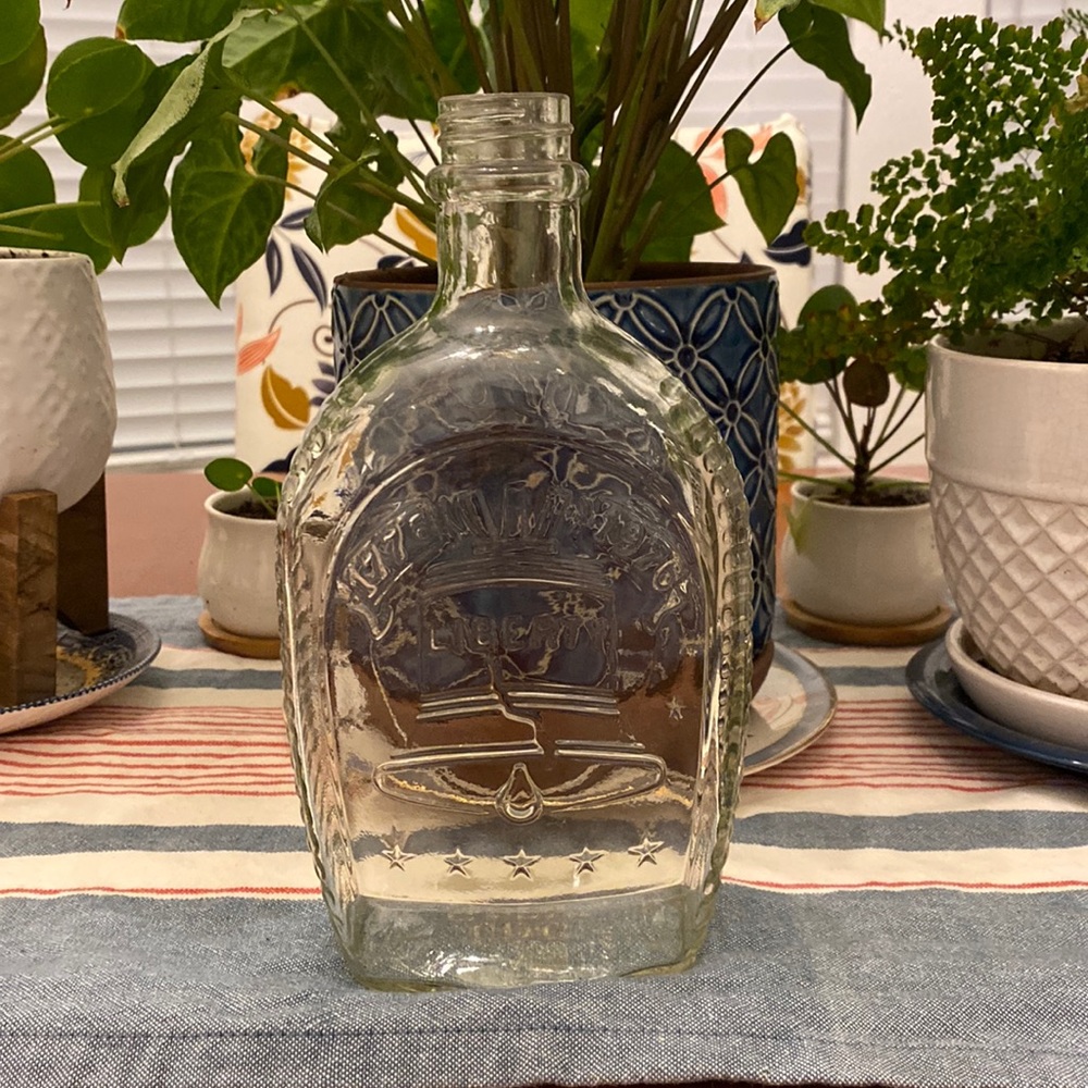 Vintage Log Cabin 1776 Liberty Bell syrup jar